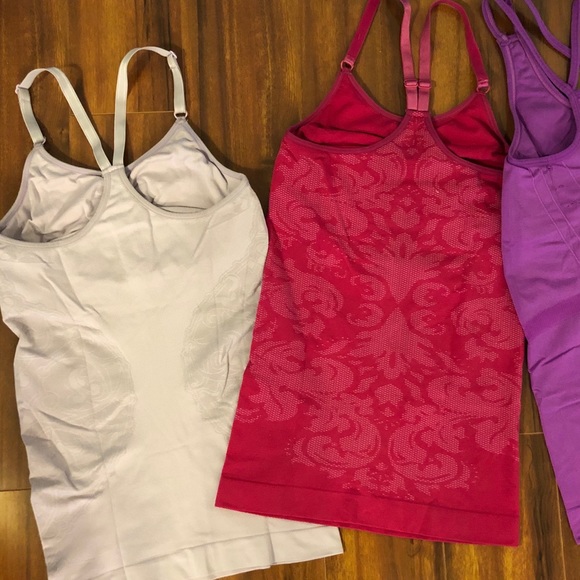 Bundle of 4 Body Hugging Athletic Workout Tops - Picture 3 of 8